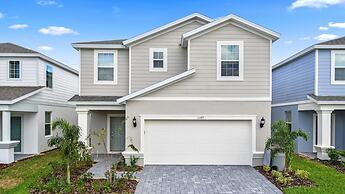 Opulent Villa With Pool & Spa, 10 Miles to Disney