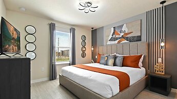 Opulent Villa With Pool & Spa, 10 Miles to Disney