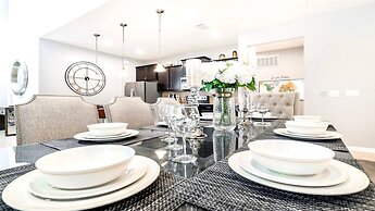 Windsor Greenview Home Pool SPA No Rear Neighbor!