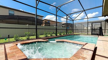 Special Offer Spacious Home With Pool!