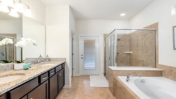 Special Offer Spacious Home With Pool!