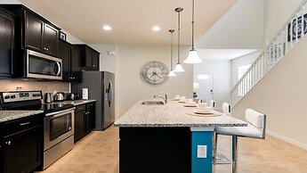 Special Offer Spacious Home With Pool!