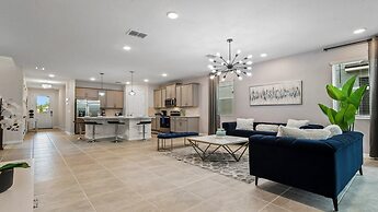 Luxurious Home With Pool, Perfect for Families