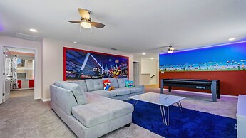 Luxurious Home With Pool, Perfect for Families