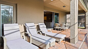 Bright & Spacious Home With Private Pool