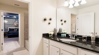 Bright & Spacious Home With Private Pool