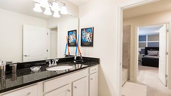 Bright & Spacious Home With Private Pool