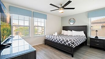 Bright & Spacious Home With Private Pool