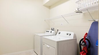 Bright & Spacious Home With Private Pool