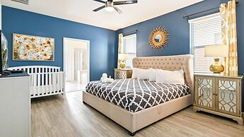 Bright & Spacious Home With Private Pool