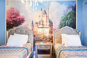 Bright & Spacious Home With Private Pool