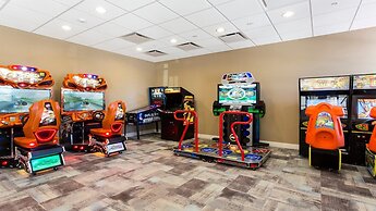 Bright & Spacious Home With Private Pool