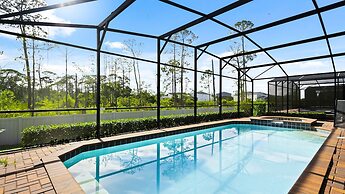 Bright & Spacious Home With Private Pool