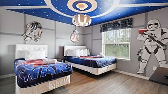 Bright & Spacious Home With Private Pool