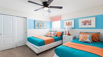 Bright & Spacious Home With Private Pool