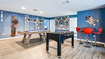 Bright & Spacious Home With Private Pool