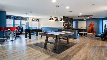 Bright & Spacious Home With Private Pool