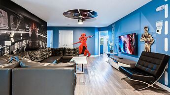 Bright & Spacious Home With Private Pool