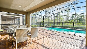 Bright & Spacious Home With Private Pool