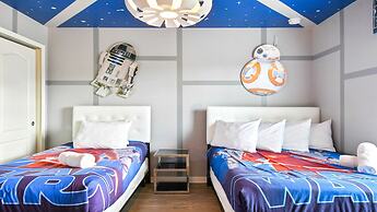 Bright & Spacious Home With Private Pool