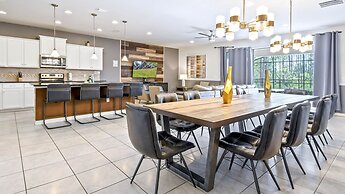 Bright & Spacious Home With Private Pool