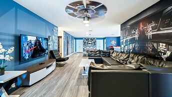 Bright & Spacious Home With Private Pool