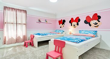 Family Oasis: Pool, Jacuzzi & Resort Access