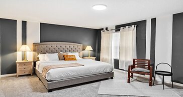 Family Oasis: Pool, Jacuzzi & Resort Access