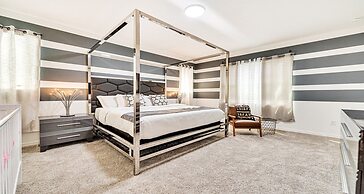 Family Oasis: Pool, Jacuzzi & Resort Access