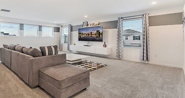 Family Oasis: Pool, Jacuzzi & Resort Access