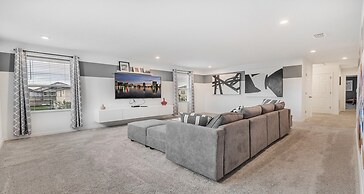 Family Oasis: Pool, Jacuzzi & Resort Access