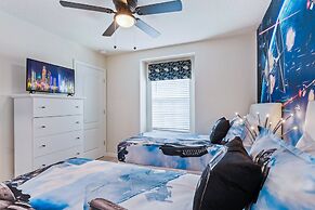 Special Deal 5BR Townhome w Pool Near Disney