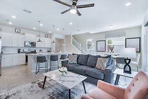 Special Deal 5BR Townhome w Pool Near Disney