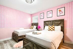 Luxury Stay: Pool, Spa, Near Disney & Outlets