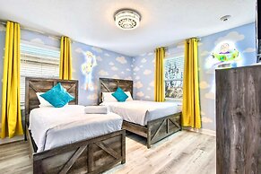 Luxury Stay: Pool, Spa, Near Disney & Outlets