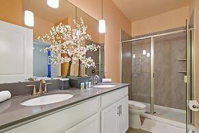 Luxury Stay: Pool, Spa, Near Disney & Outlets