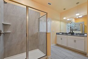 Luxury Stay: Pool, Spa, Near Disney & Outlets