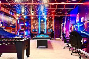 Luxury Stay: Pool, Spa, Near Disney & Outlets