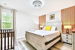 Luxury Stay: Pool, Spa, Near Disney & Outlets