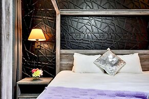 Luxury Stay: Pool, Spa, Near Disney & Outlets