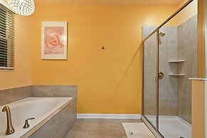 Luxury Stay: Pool, Spa, Near Disney & Outlets