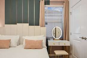 Lakeview Spacious 12br Themed Home Game/pool/spa