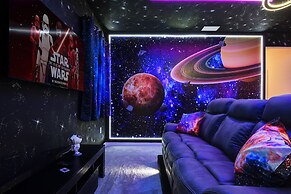 Lakeview Spacious 12br Themed Home Game/pool/spa