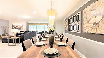 Spacious Family Home With Pool & Game Room