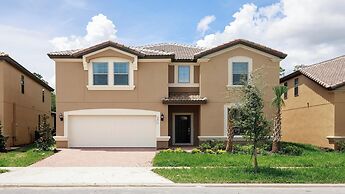 Spacious Family Home With Pool & Game Room