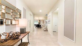 Spacious Family Home With Pool & Game Room