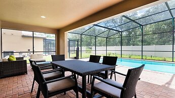 Spacious Family Home With Pool & Game Room