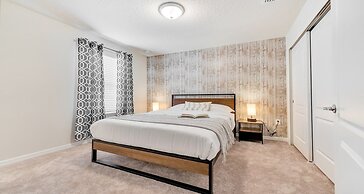 Luxurious 7-bedroom Solterra Home With Pool & Game