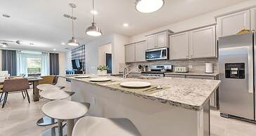 Luxurious 7-bedroom Solterra Home With Pool & Game