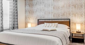 Luxurious 7-bedroom Solterra Home With Pool & Game